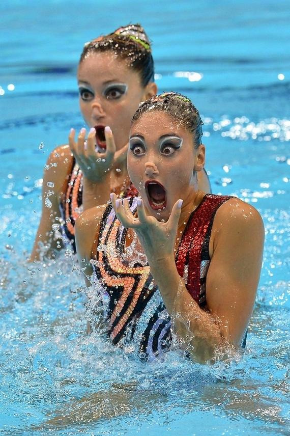 REMEMBERING THE OLYMPICS: Hilarious Synchronized Swimmers Freeze Frame ...