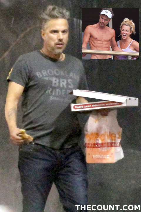 Jason Trawick enjoys a late night pizza in Hollywood