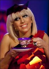 lady gagatea 215x300 Lady Gaga Has Her Own Kind of Blankie: Her Tea Cup Set