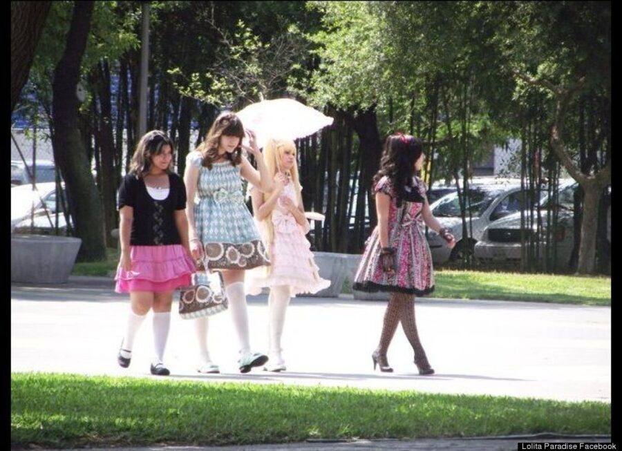 mexican girls dress up like dolls 3 Latin Girls Adopting Human Barbie Doll Lolita Look