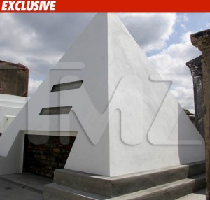nic cage tomb tmz 300x286 Nicolas Cage to be Buried in a Pyramid Tomb