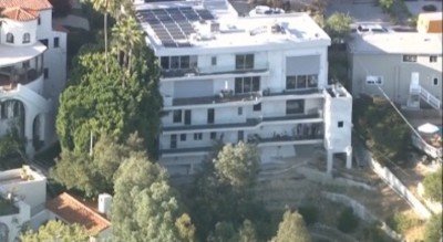 p-22 stuck in los Feliz home lion