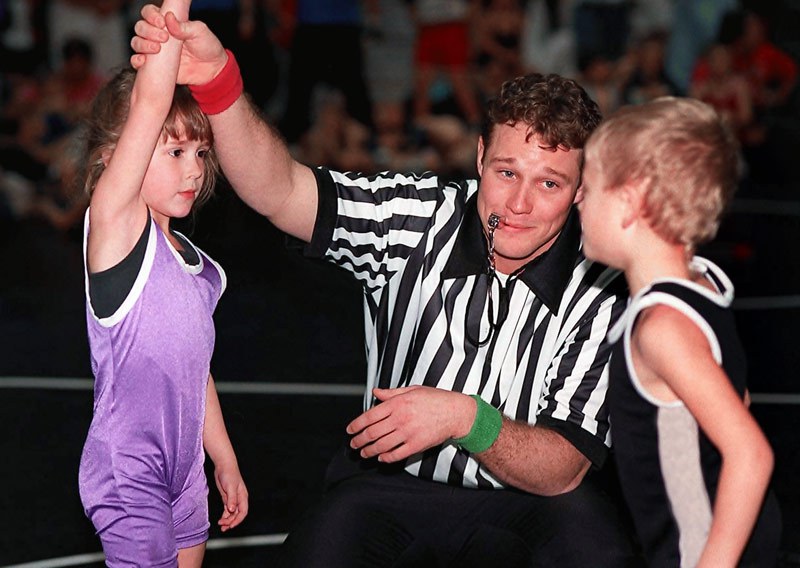 referee-smiles-girl-beats-boy-wrestling