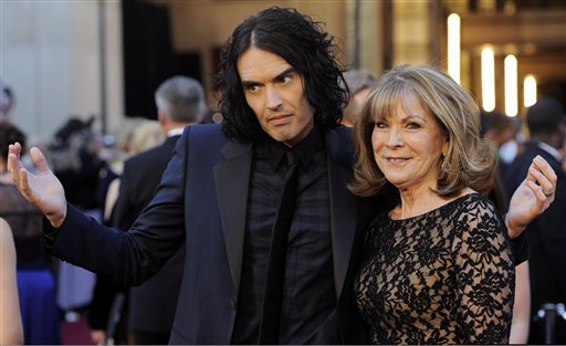 russell-brand-and-mom-oscars-2011--d09350600fbe0563